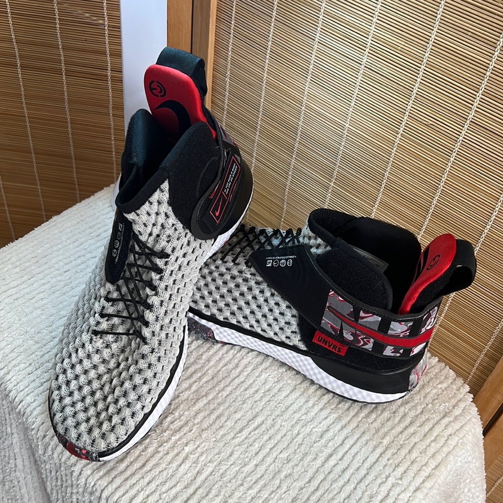 Nike Air Zoom Universe size 8.5